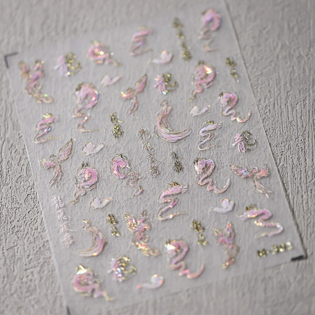 1ชิ้นสติกเกอร์ตกแต่งเล็บมังกรสีบรอนซ์น่ารักแบบมีกาวในตัวดีไซน์ลายนูนแวววาวสติกเกอร์ฟอยล์แบบ DIY