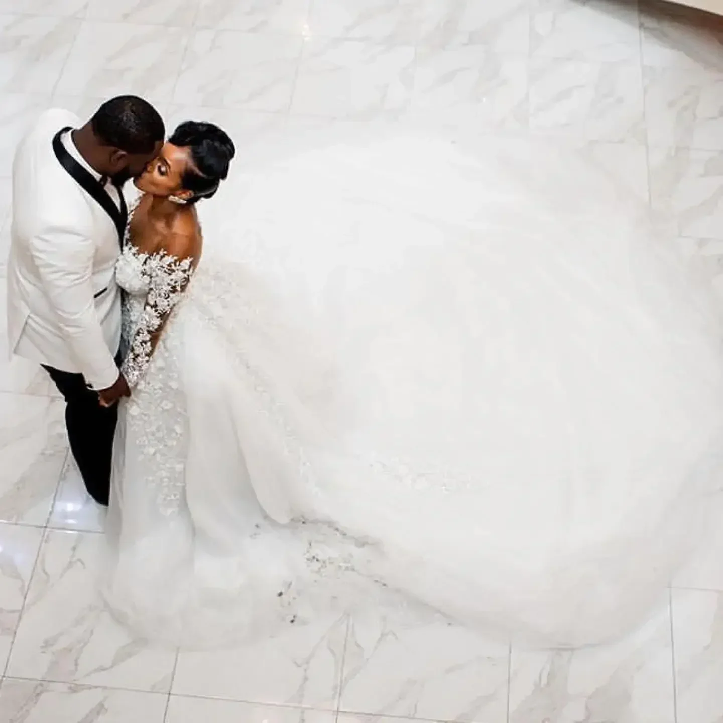 Customized African Long Sleeves Lace A-Line Wedding Dresses Tulle Sweep Train Bridal Gowns Vestido De Novia