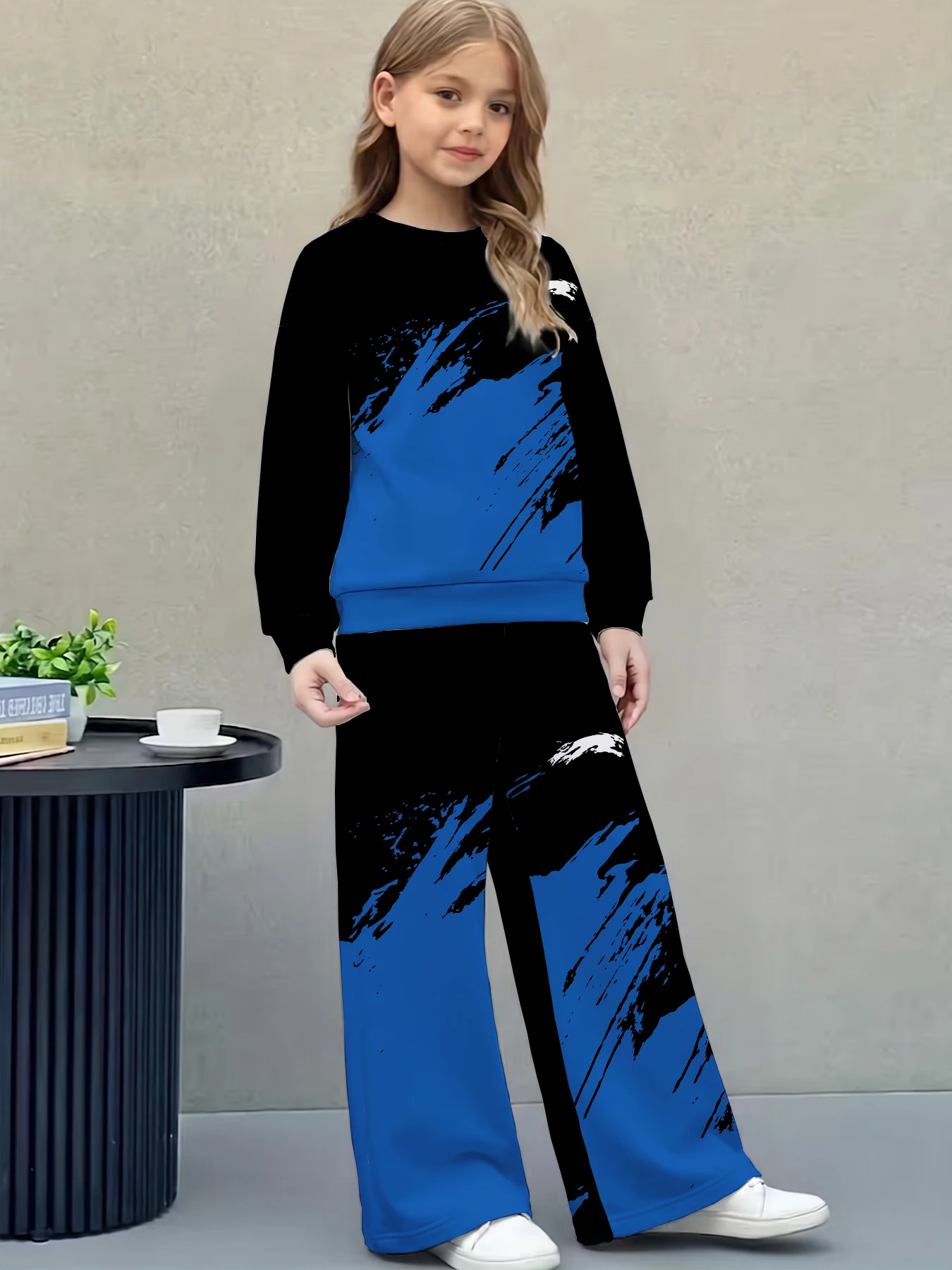 Girls Black Red Spider Web Sleeve Print 2-Piece Tracksuit, Long Sleeve Crew Sweatshirt & Wide Leg Pants Casual Outfit Set
