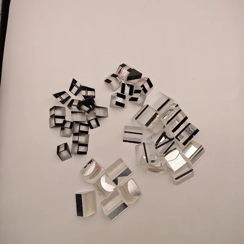 Black and White Irregular Defect Optical Mini Prism Glass Random Shipment for Optical and Optometry DIY Handicraft Accessories