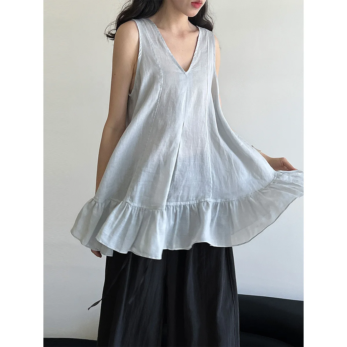 

SuperAen Summer New Women's Sleeveless V-neck Vest Spliced Ruffled French-style Hollowed-out Straps A-line Casual T-shirt
