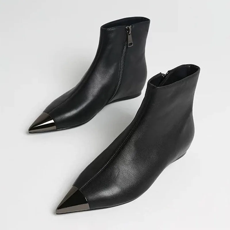 

Arden Furtado 2024 Winter Internal height increasing boots Metal Pointed toe Side zipper Middle heel Modern boots Women's Boots