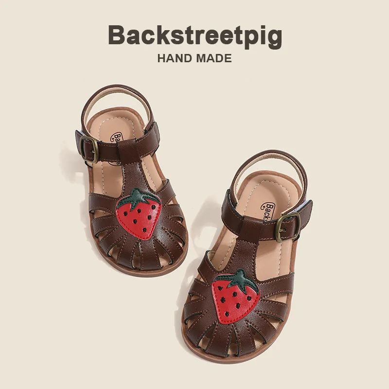 Girls Sandals 2024 Summer New Strawberry Fashion Leather Children's Sandals Soft Bottom Hollowing Beach Shoes Children's Shoes