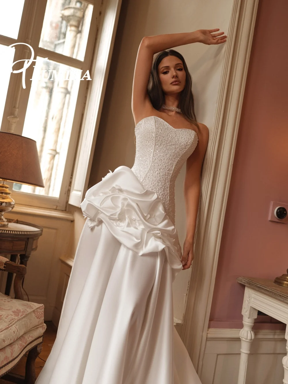 

Luxurious Strapless Satin Wedding Dress 2026 Romantic Ruffled Bridal Gown Fashion A-line Floor-Length Bridal Dress Robe De Marié