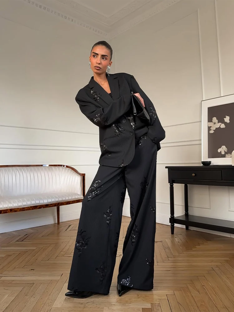

Женский черный костюм с пайетками и вышивкой: пиджак с длинными рукавами и широкие брюки с лацканами, повседневный уличный стиль 2026
