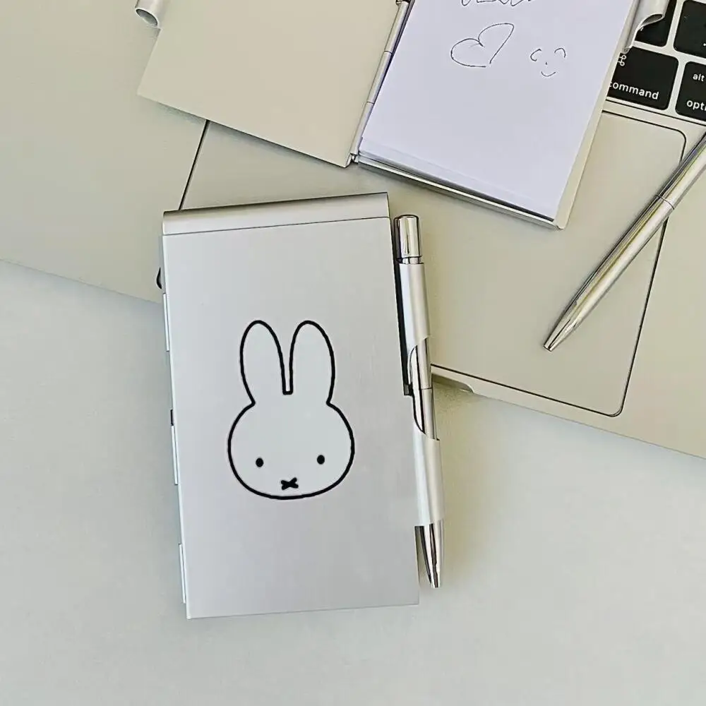 ミッフィー ポータブル アルミニウム合金製ノートブックはコンパクトでミニなので、ペン、ノート、ポケットブック、空白のスペースを持ち運べます。