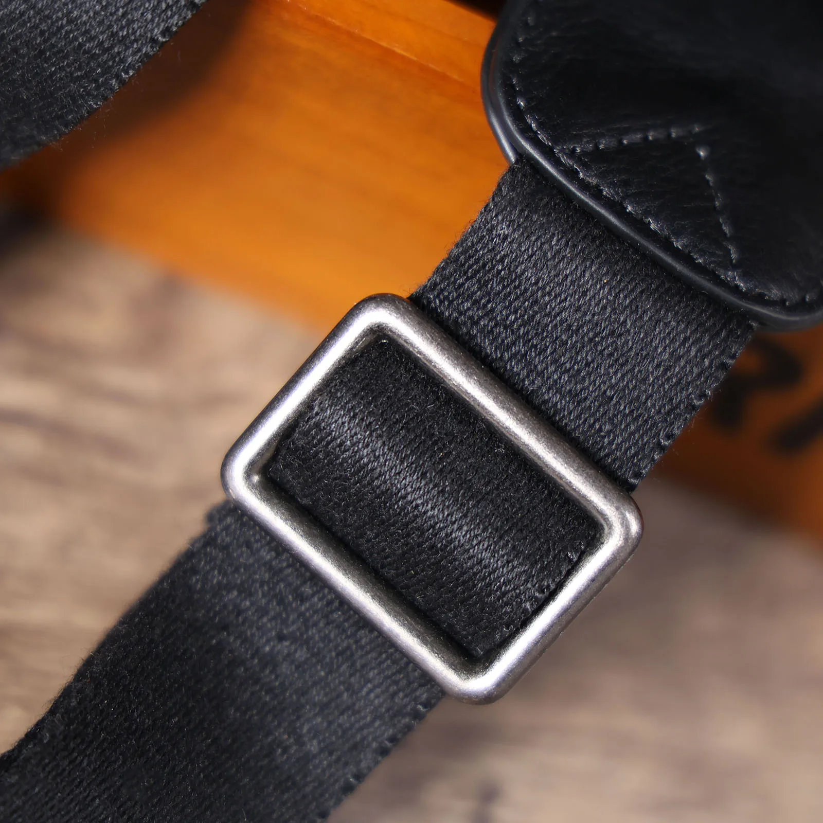 Echte Leder-Umhängetasche für Herren, Crossbody-Brusttasche im Schlichten, Modischen Stil aus Rindsleder, Hochwertige Leder-Freizeittasche – Detail 12