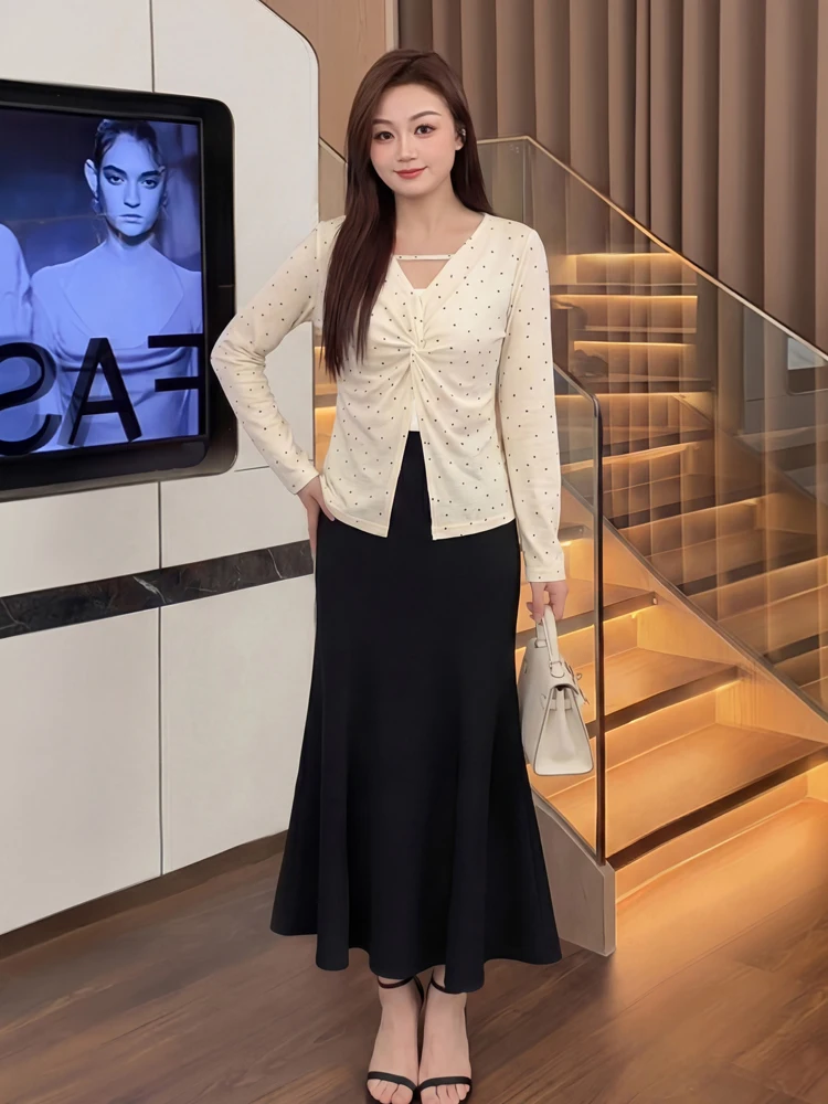 

plus Size Women's Summer Outfit with Halter Neck Top And Polka Dot Sunshade Cover up Skirt Soft And Gentle Style Korean Loose...