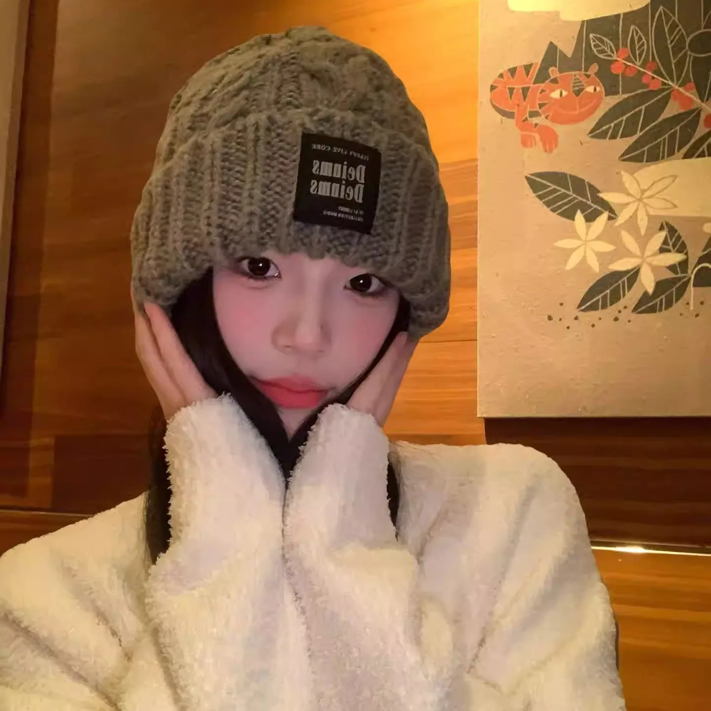 

Вязаная шапка из тонкой пряжи для женщин: осенне-зимняя, теплая, с защитой для лица и ушей, повседневная, для весеннего сезона, молодежная