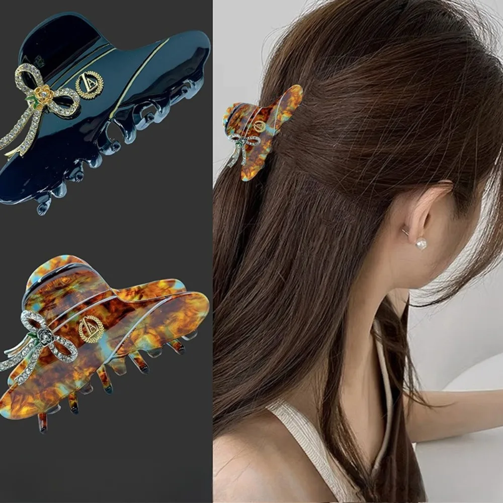 

Cute High-end Grab Clip Niche Design Xizi Water Diamond Gold Label Hair Accessories Shark Clip for Women