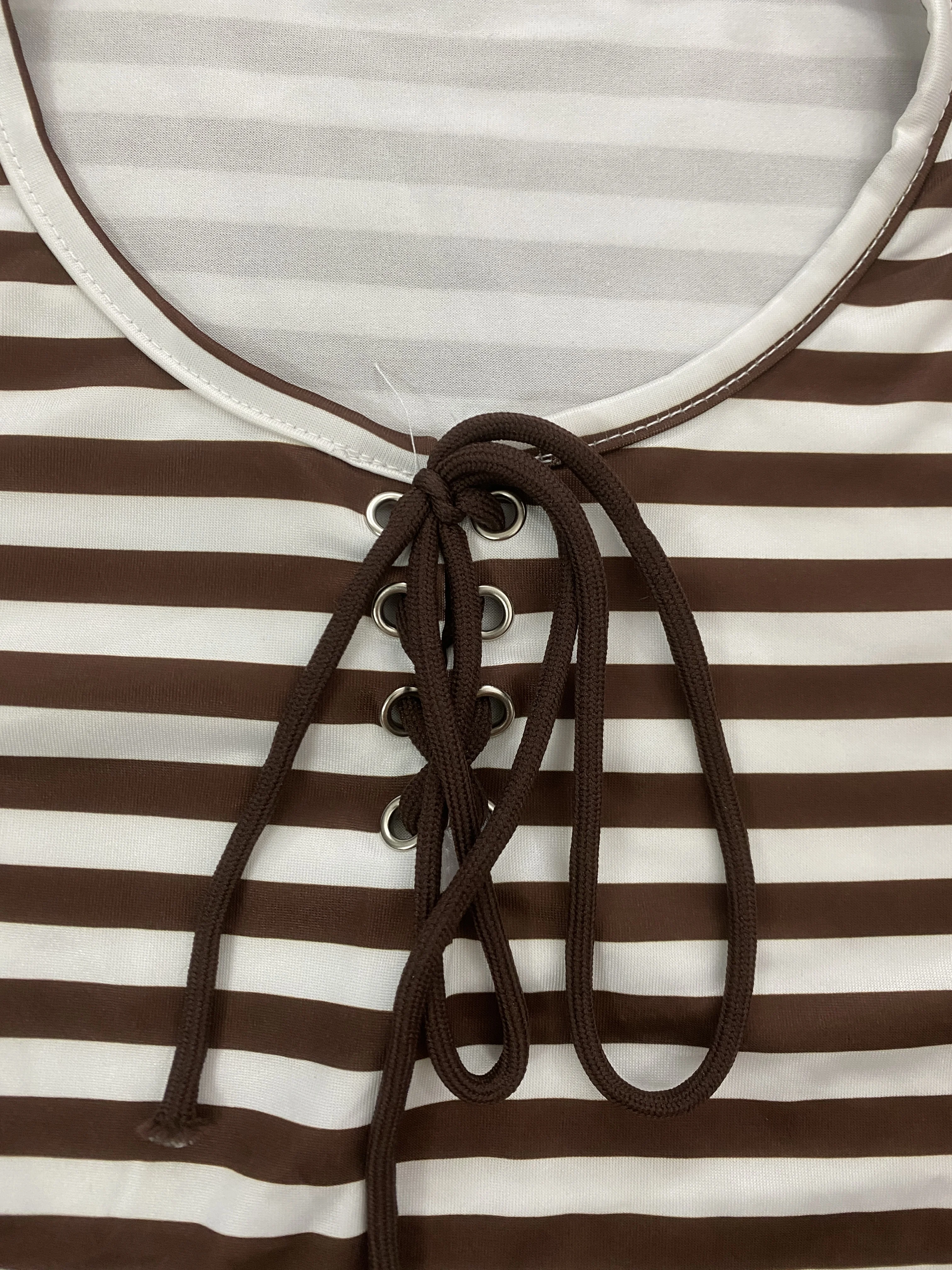 حار فتاة الاتجاه 2026 جديد الصيف طبعة محدودة مخطط تي شيرت جولة الرقبة سليم صالح تصميم تنفس عارضة المألوف أعلى