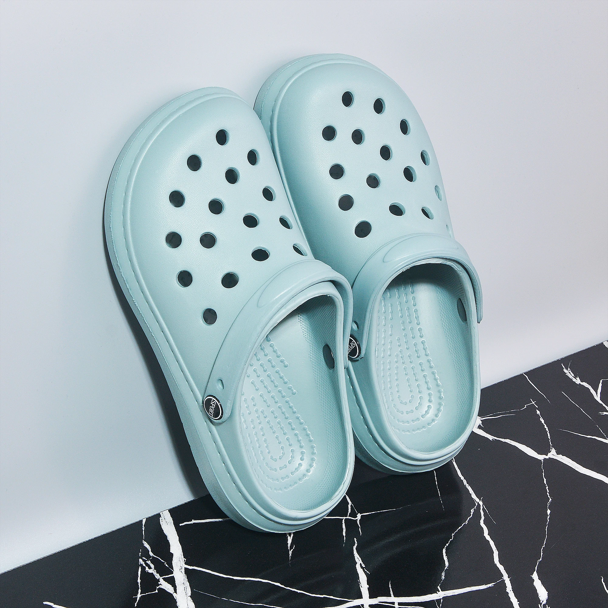 Zapatos de playa para hombre, sandalias ligeras de tendencia EVA para el hogar, zuecos, zapatillas Baotou para hombre, Sandalias cómodas para estudiantes al aire libre