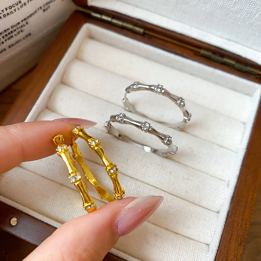 DREJEW  Bamboo‑Shaped Segment Sparkle Hoop Earrings Chip Inlay C‑Shape Earring for Women Daily Dating Party Fashion Jewelry
