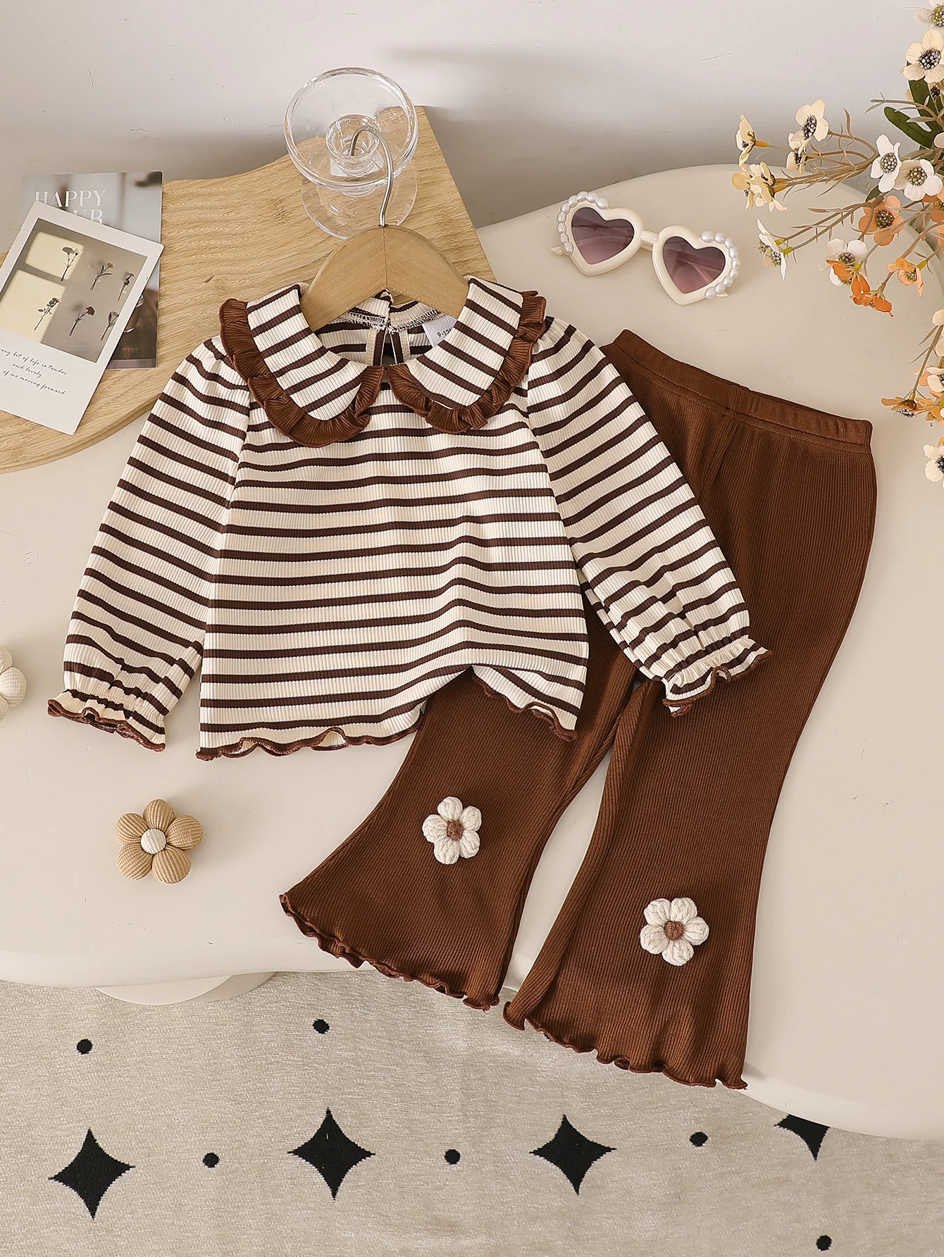 

Осенне-зимний комплект свежего бриза для маленьких девочек с полосатым кукольным воротником и расклешенными брюками с цветочным принтом