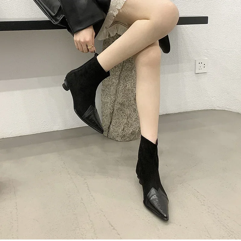 Botas femininas de dedo apontado, botas curtas, sapatos elegantes de salto baixo, calçado confortável, moda feminina, primavera, outono, novo, 2024