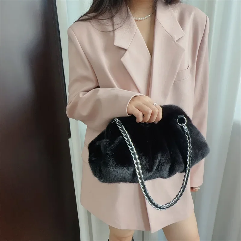 Fluffy Plush Dumpling Bag Faux Fur Bags for Women Handbags Faux Mink Fur Pouch Ruched Shoulder Bag Winter Warm Soft Cloud Clutch