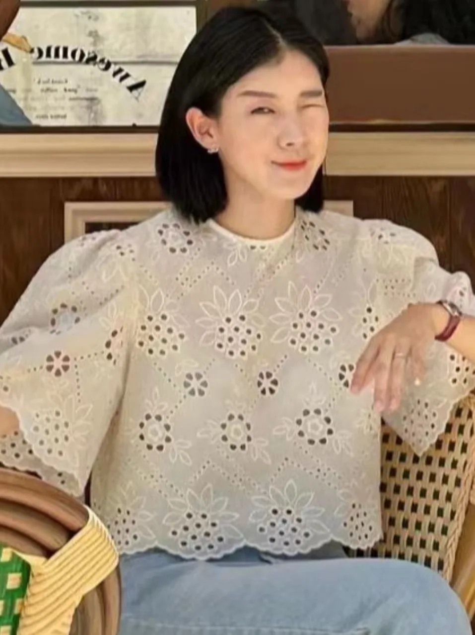 เสื้อไหมพรมลูกไม้ลายดอกไม้แบบหลวมๆ สไตล์เก๋ไก๋อเนกประสงค์สำหรับผู้หญิง ดีไซน์ฉลุลายปัก