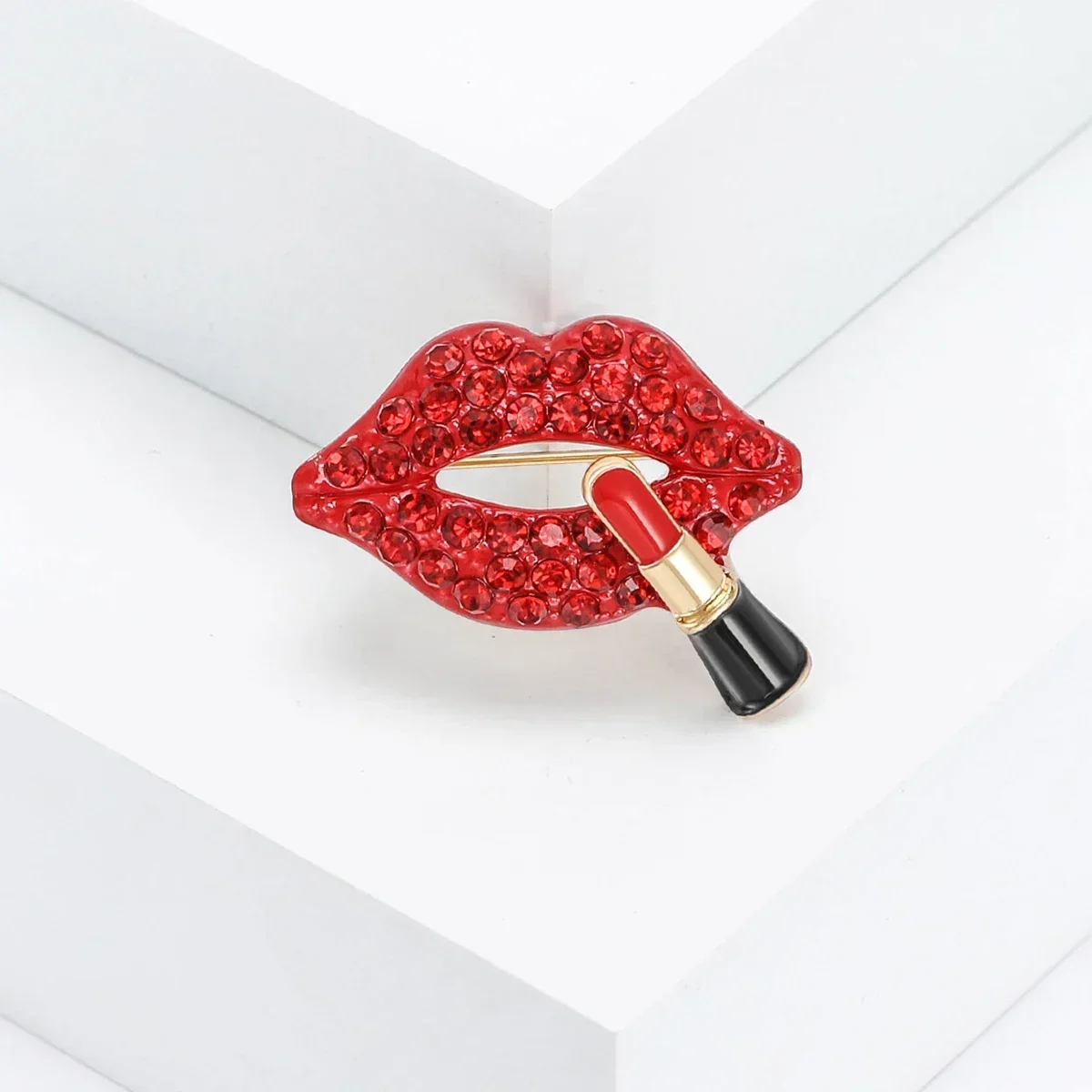 Beaut&Berry Valentine\'s Day Luxury Lipstick Brooches for Women Unisex Creative Pins Casual Party Accessories New Gifts Friends
