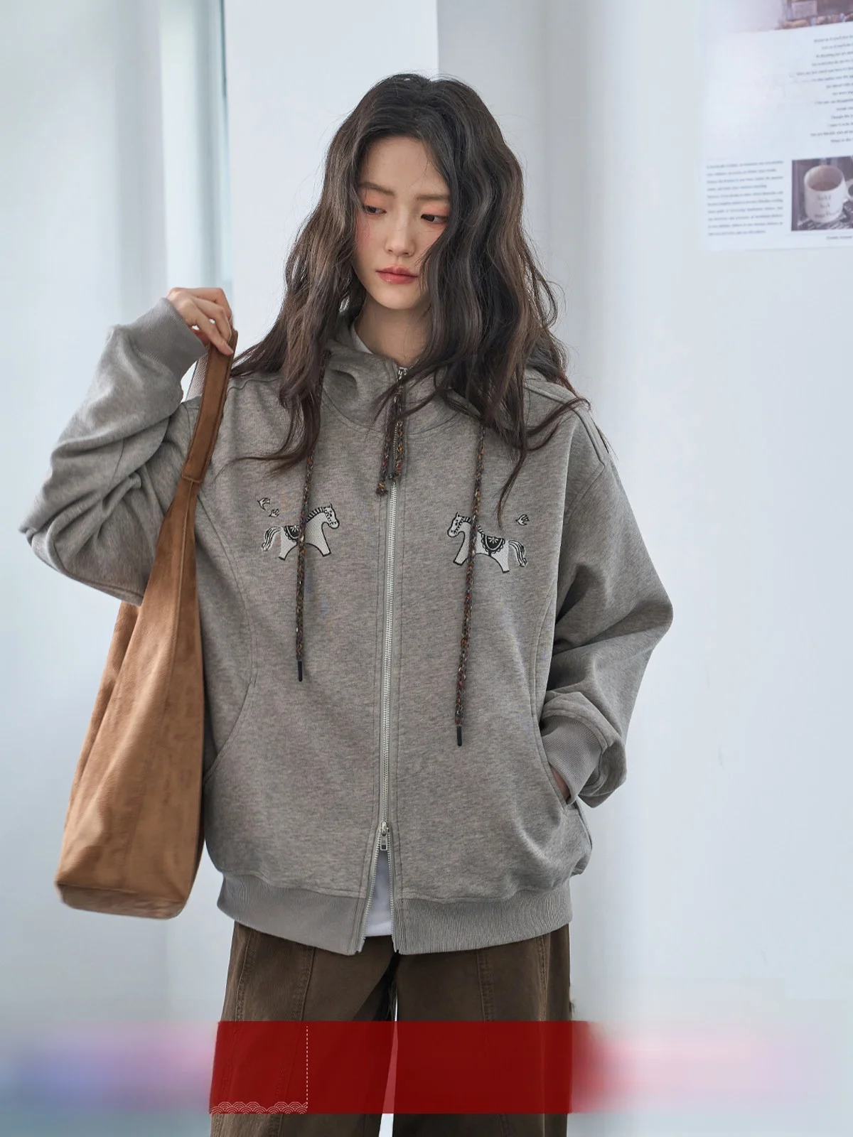 

Корейская толстовка MoZa с капюшоном для женщин: свободный крой, эффект стройности, спортивный стиль, двойная молния, повседневная верхняя одежда для осени и зимы, модная новинка