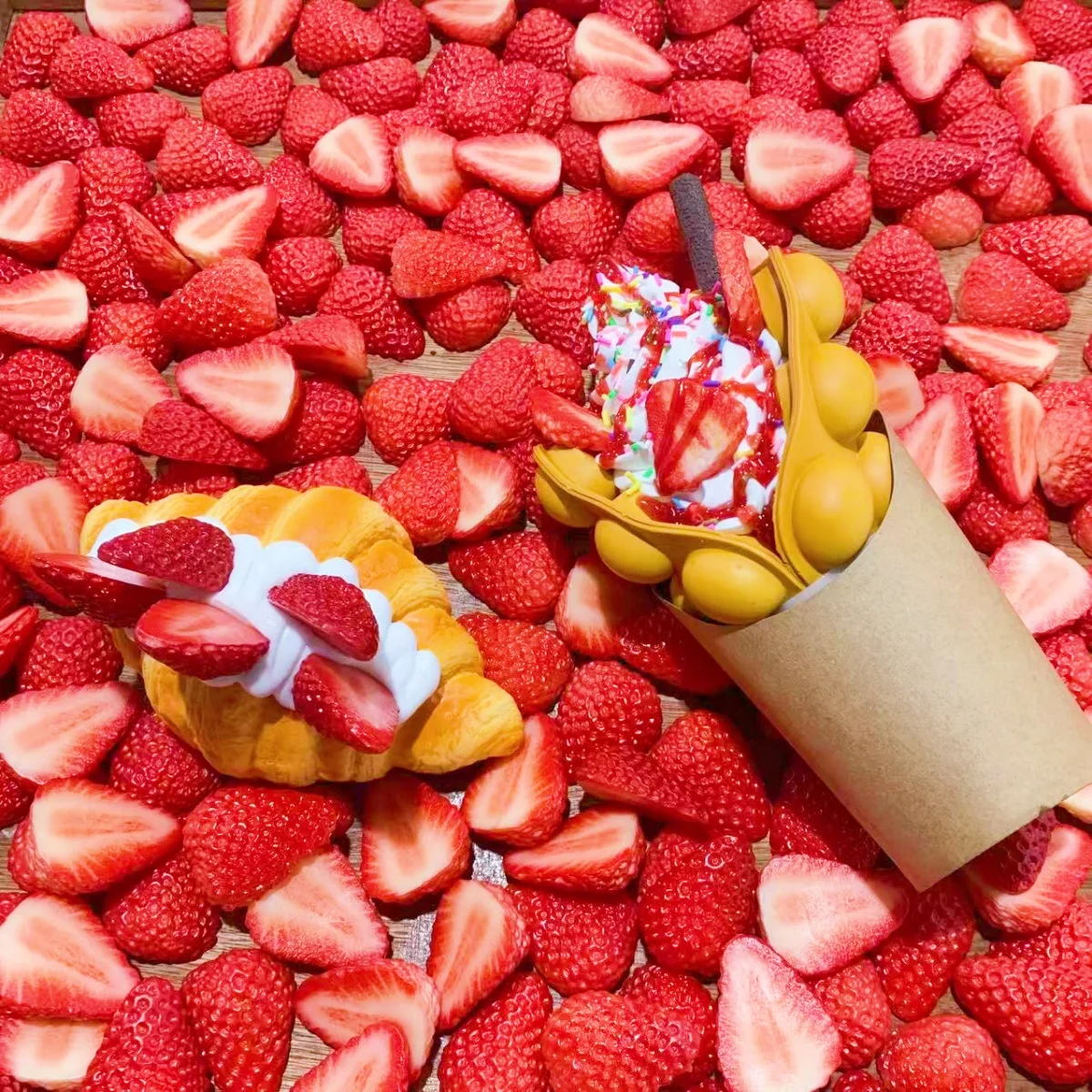 5-pecas-de-simulacao-de-morango-falso-em-pvc-novo-design-fatias-redondas-realistas-para-decoracao-frutas-artificiais-modelo-de-comida-de-sobremesa-falsa
