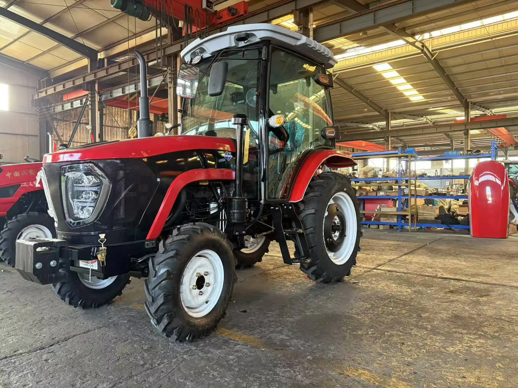 Trattore agricolo da 50-100 hp con caricatore, grande trattore agricolo a quattro ruote motrici 4x4