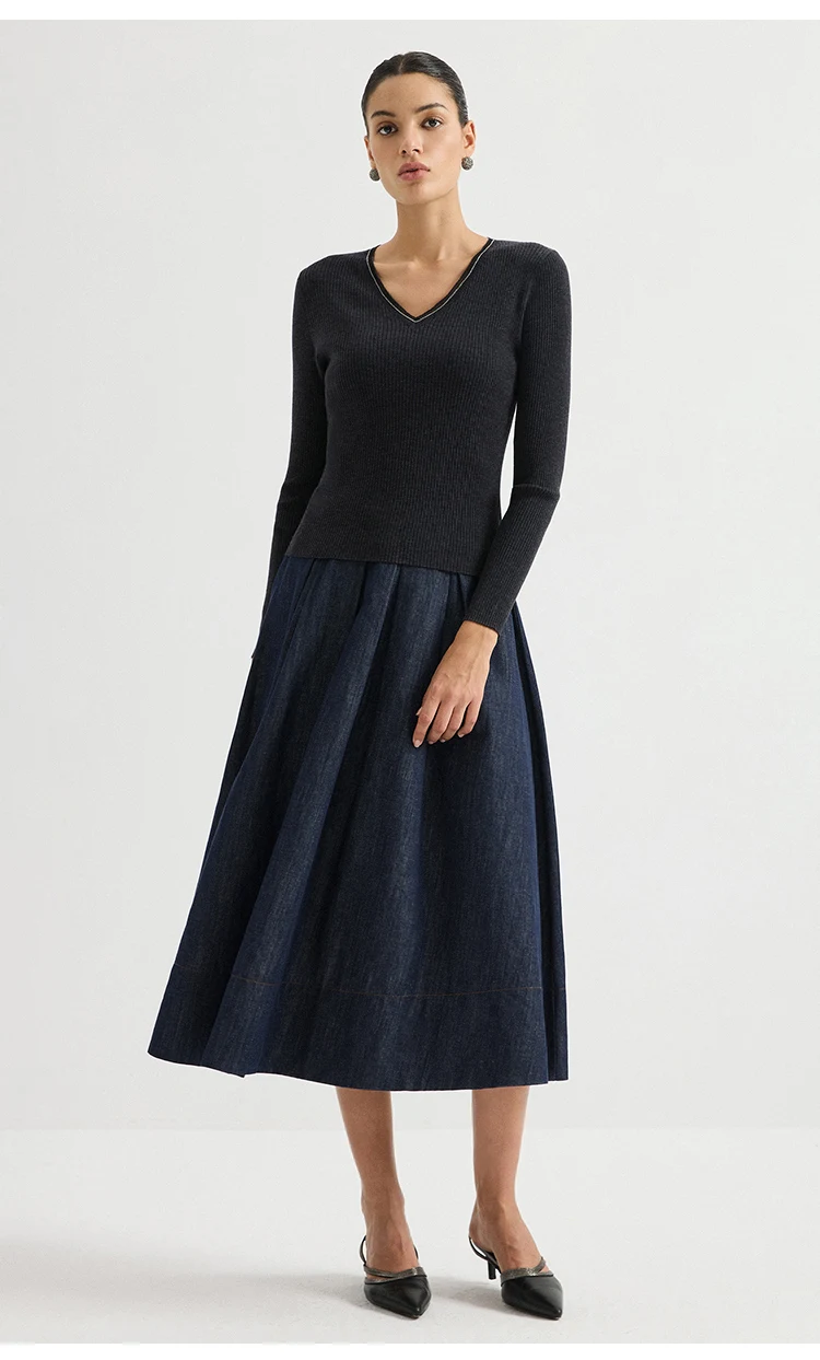 BY3621711 Damen-Pullover mit tiefem V-Ausschnitt, Lurex-Rippstrick-Wollmischung, langen Ärmeln, V-Ausschnitt, Kettenverzierung, schlanke Passform, dezenter Luxus für den frühen Herbst – Detail 7