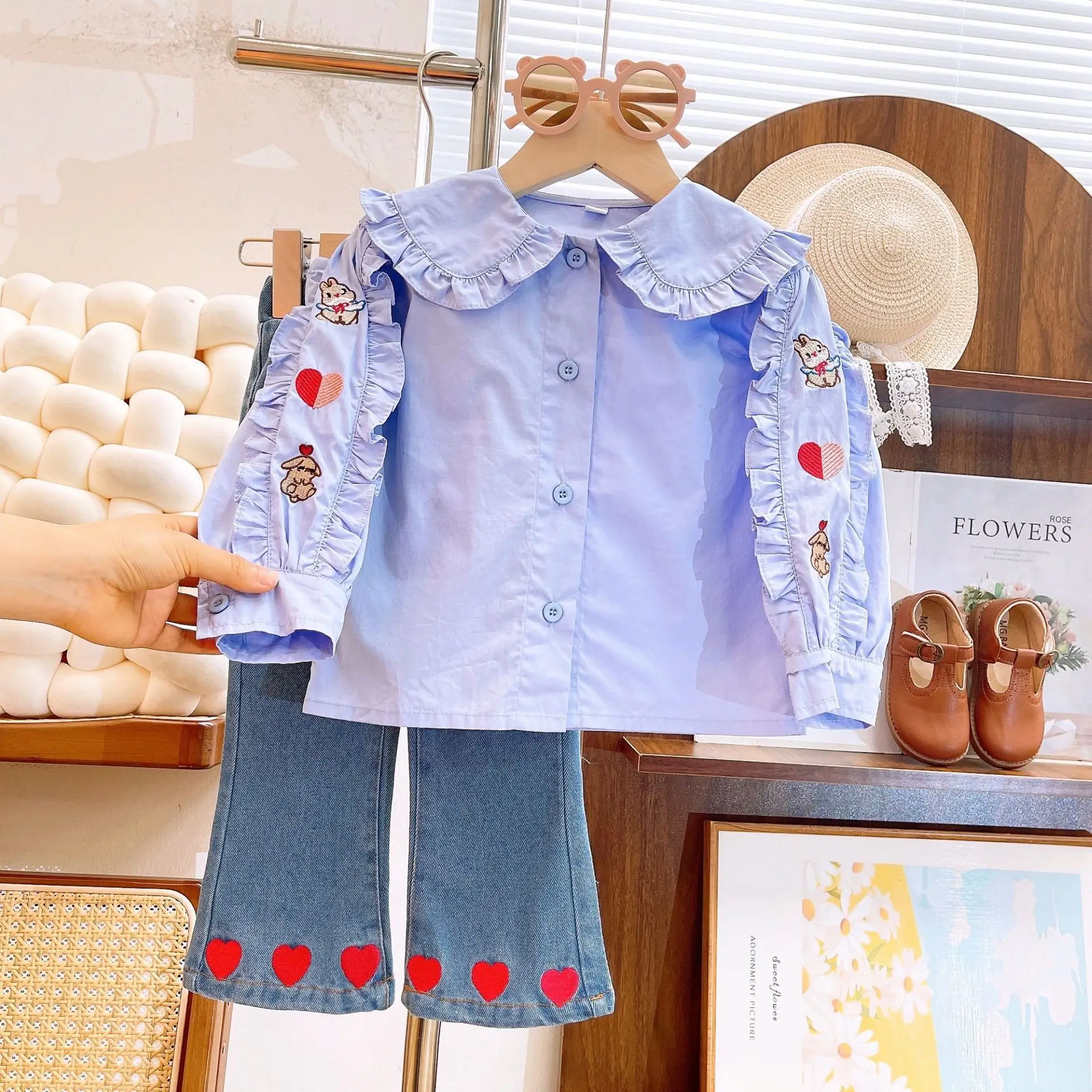 Spring New Girls\' Clothing Set Autumn Folded Edge Flip Collar Long sleeved Cute Shirt+Love Embroidered Jeans Fashion Kids Outfit