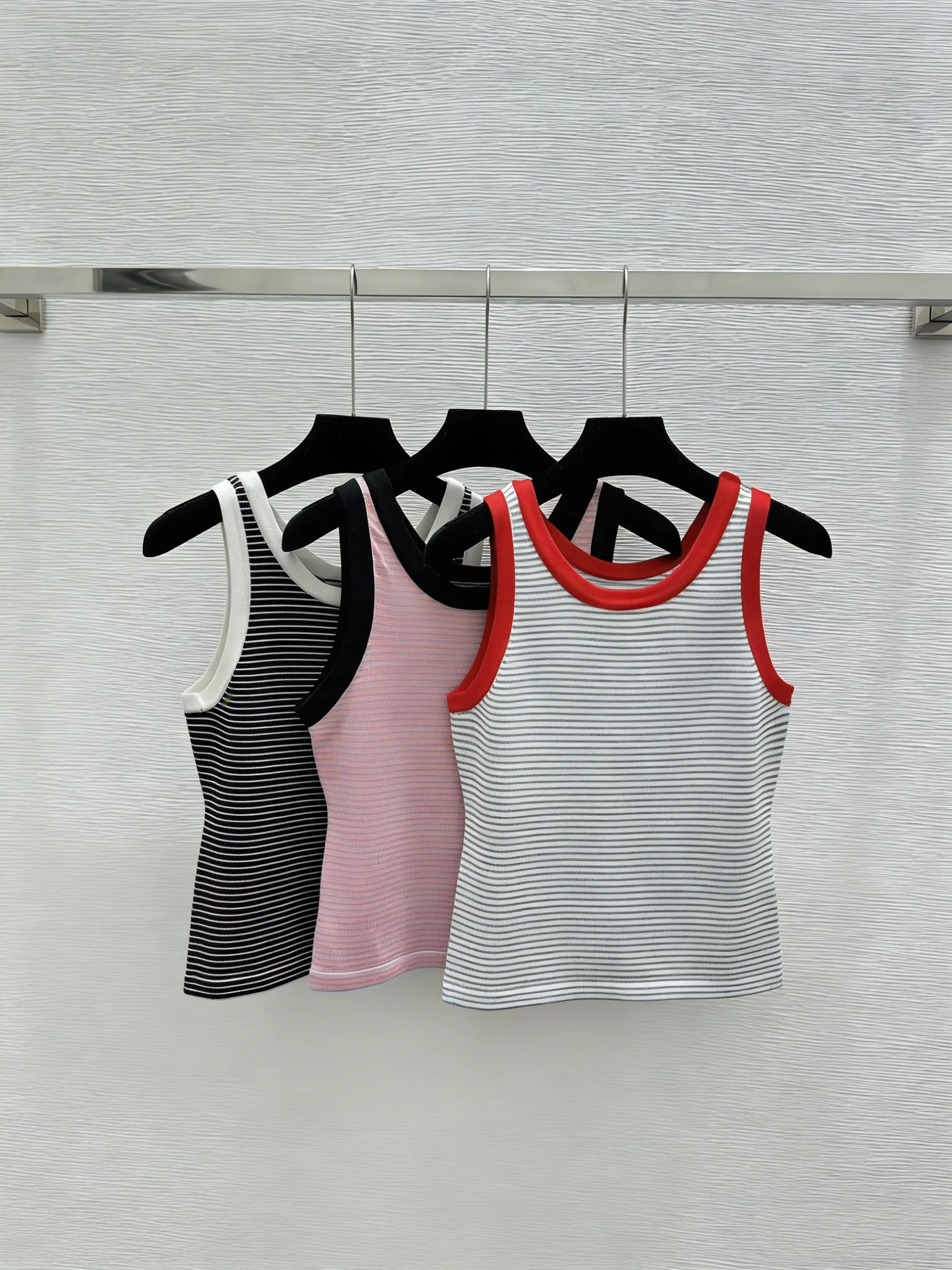 

High-Quality Fashionable Loose Sleeveless Striped Ladies Top Quality Comfortable Women's Clothing