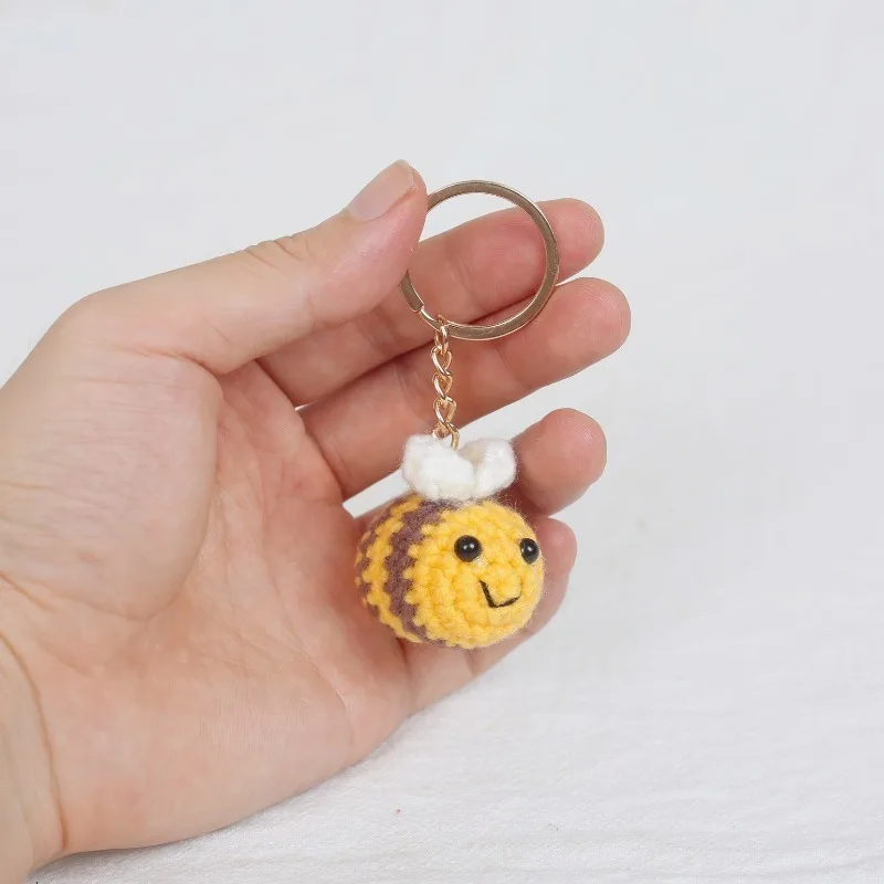 작은 벌 정교한 플러시 키체인 신기하고 귀여운 뜨개질 작은 벌 펜던트 카와이 미니 벌 펜던트 자동차 백팩 키링용