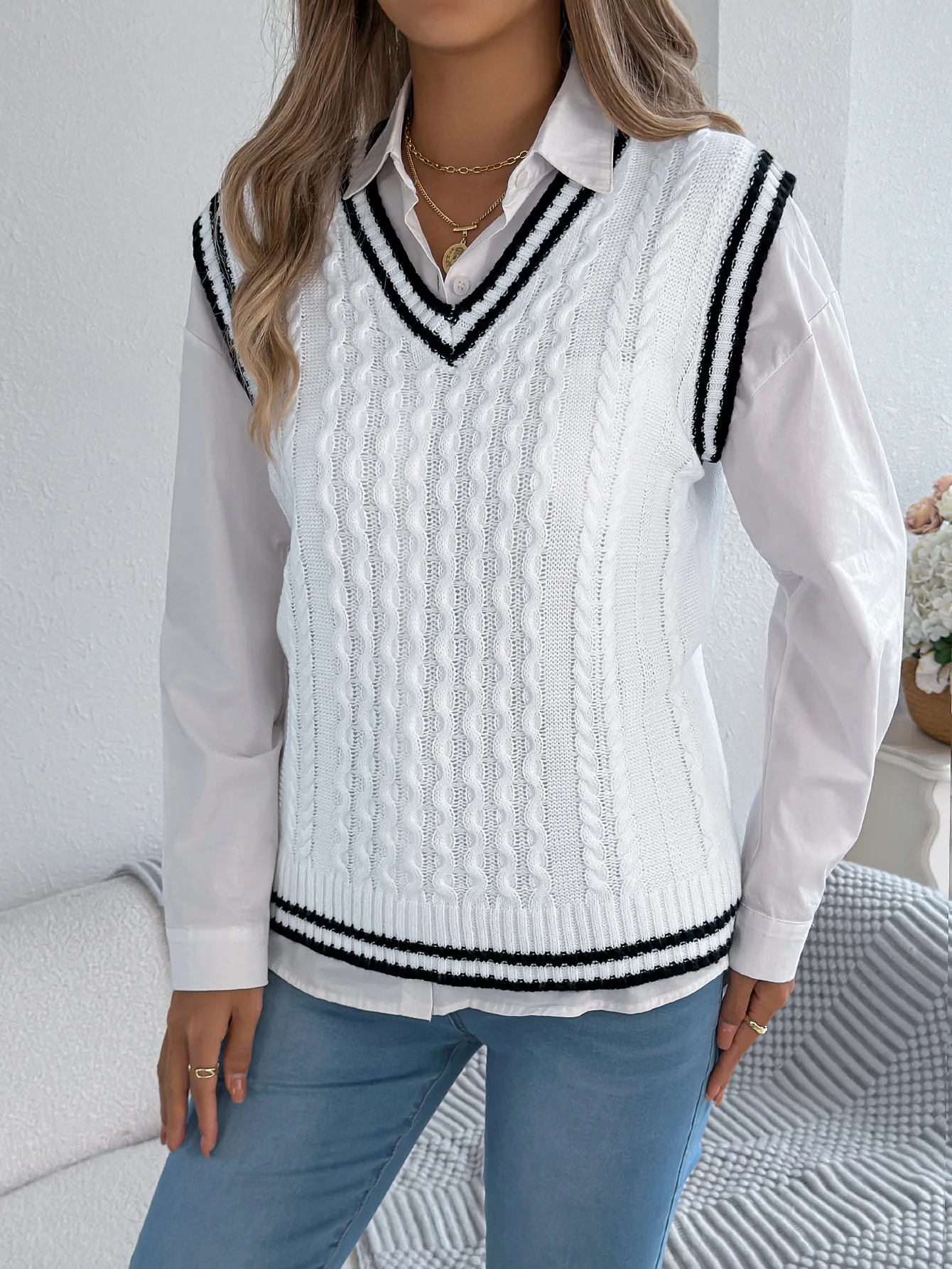2026 Women's Color Block Striped Sweater Vest For Autumn Winter Casual V-Neck Sleeveless Twist Knitted Pullover White Khaki Blue