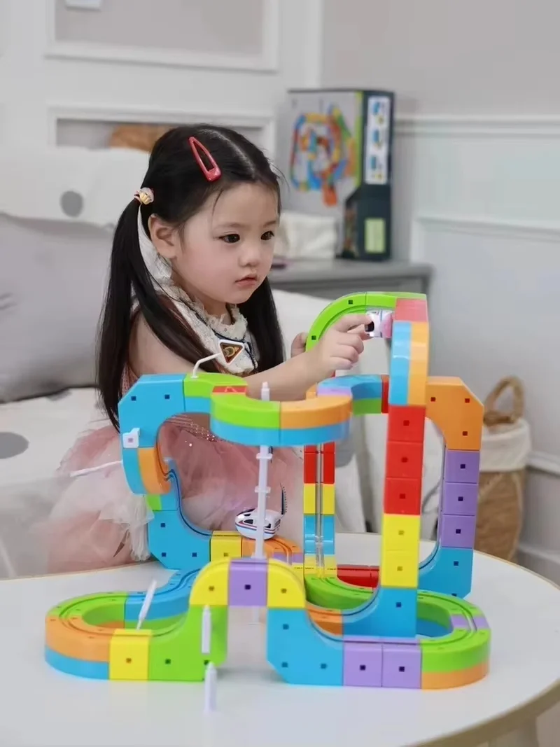 Magnetische Track Auto Bausteine Set Montessori Pädagogisches Spielzeug Motorisierte Zug mit Schwerkraft Labyrinth Herausforderung 3D STEM Kreative