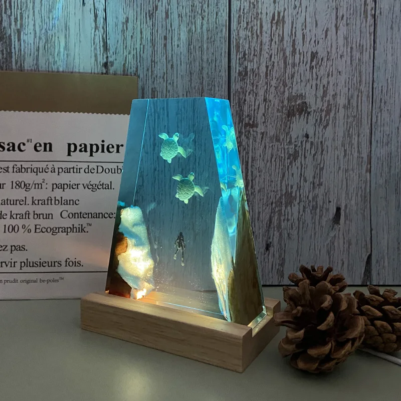 Resin Turtle Diver Night Light, Ocean Series Wood Base LED Lamp Christmas Holiday Creative Gift