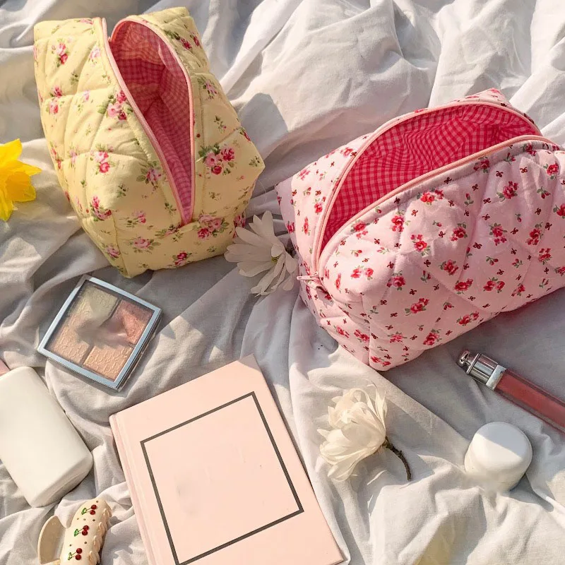 

Cute Floral Cosmetic Bag Large Quilted Makeup Organizer Storage Bag with Zipper Cosmetic Organizer Case Soft for Women and Girls