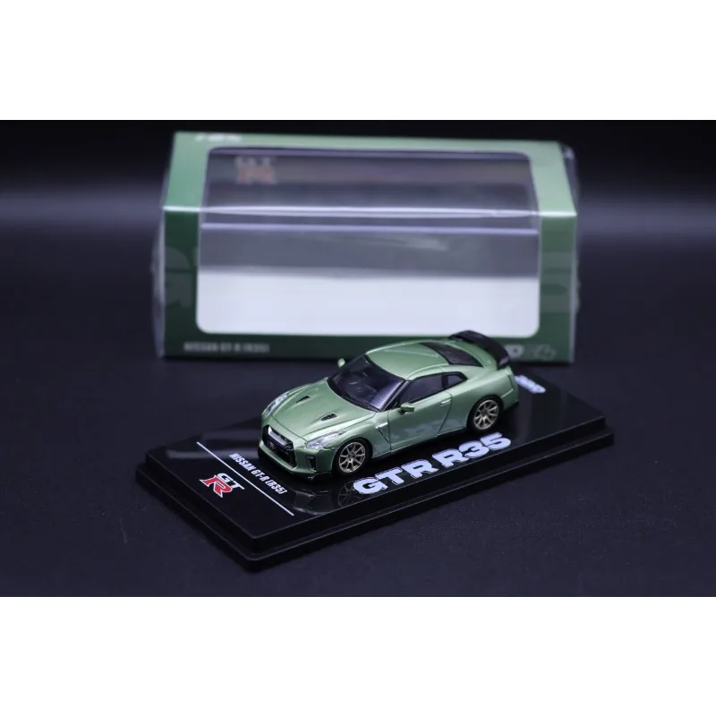 INNO1:64 NISSAN GTR (R35) die cast alloy car model for boys as a birthday gift and collectible souvenir.
