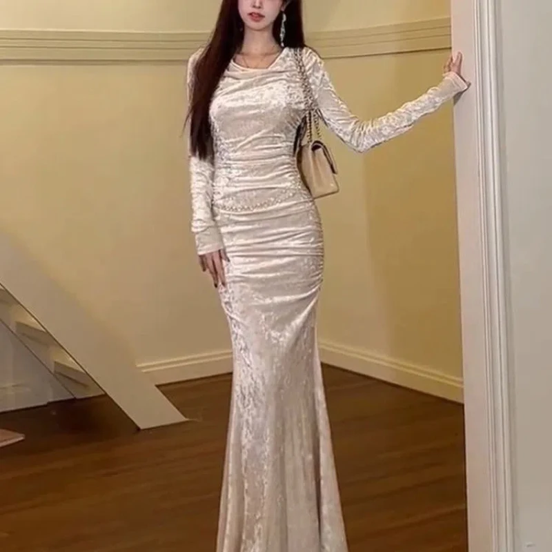 فستان بأكمام طويلة على الطراز الفرنسي للنساء مع فساتين طويلة جديدة ذات ثنيات رفيعة وذيل السمكة