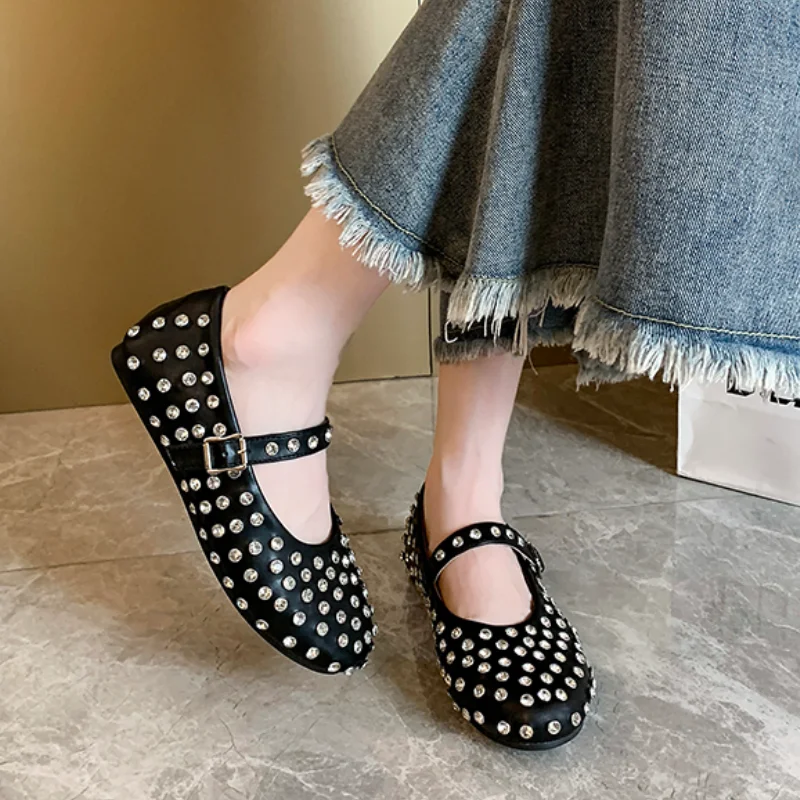 Mary Jane-Zapatos con tachuelas de diamante para mujer, zapatillas informales de suela plana, zapatos de diseñador con hebilla de punta redonda, moda europea y americana