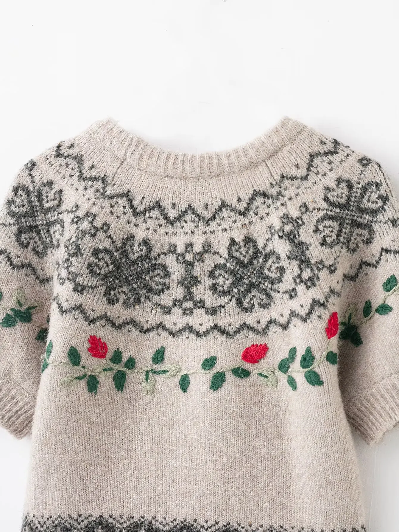 Zevity New Women Fashion Short Sleeve Leaves Embroidery Jacquard Knitting Sweater Female Chic O Neck Pullover Coat Tops SW9463