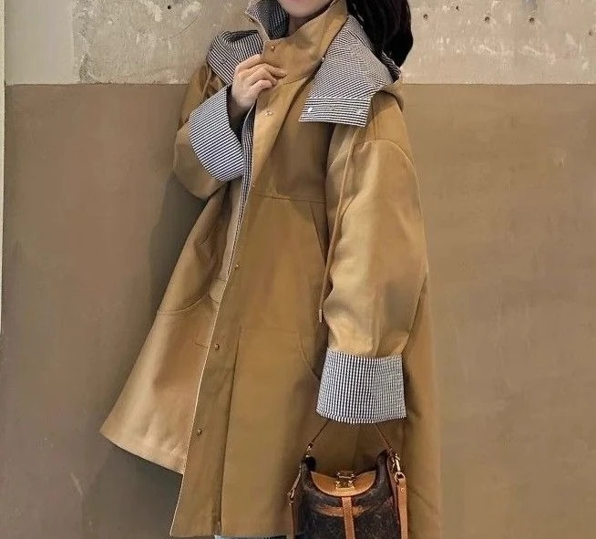 

2025 Новая клетчатая ветровка с капюшоном для женщин, свободное пальто среднего и длинного размера