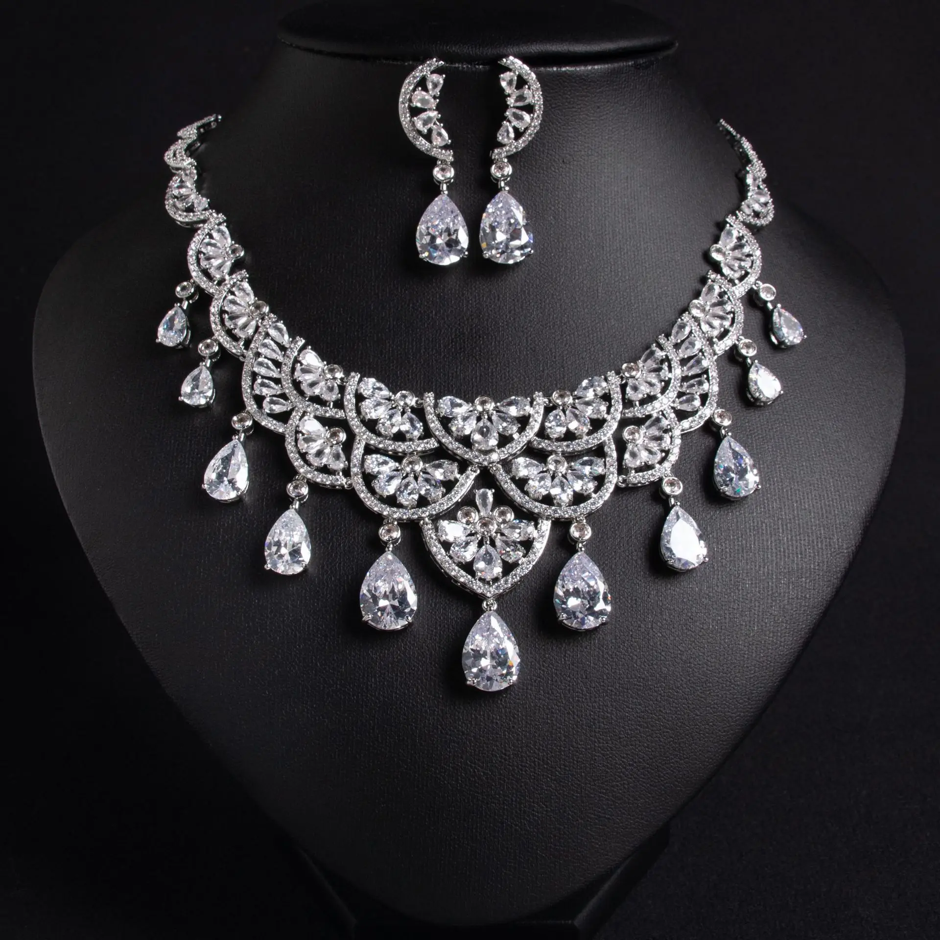 European and American Banquet Jewelry, Zircon Heart Earrings Necklace Set Women's Pendant