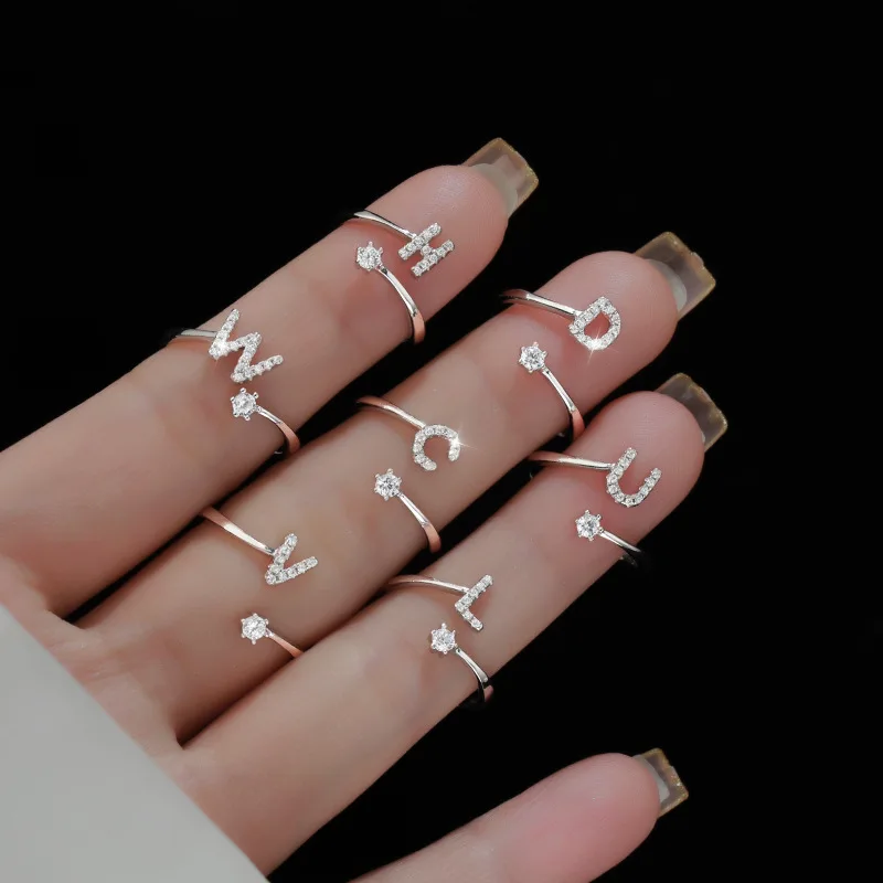 Moda 925 Sterling Silver 26 Pierścionek z literą Błyszczący diament Cyrkonia Otwarty pierścionek Palec wskazujący Pierścionek z imieniem Biżuteria urodzinowa