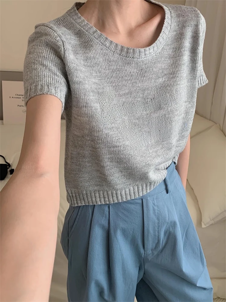 เสื้อถักทรงหลวมสไตล์ชิคสำหรับฤดูร้อน พร้อมลายปักตัวอักษร คอกลม ใส่ได้หลากหลาย เหมาะสำหรับสาวๆ