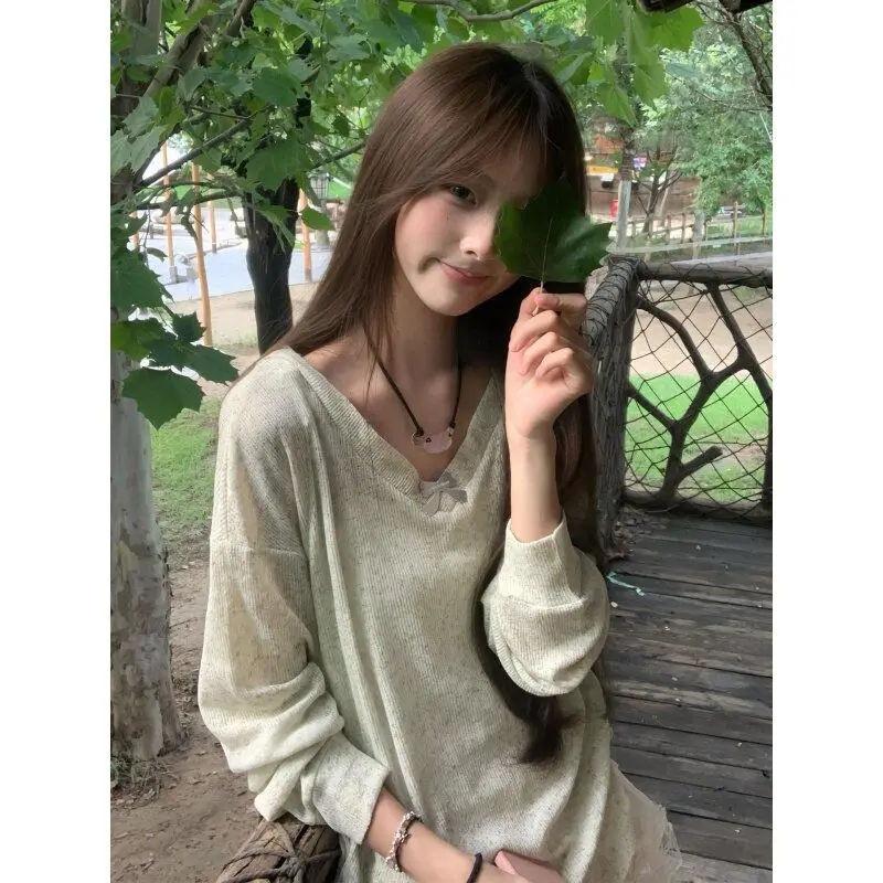 Korean Style Sweet V-neck Bow Blouse Long Sleeve T-shirt for Women, New Autumn Versatile Thin Slim-fit Top