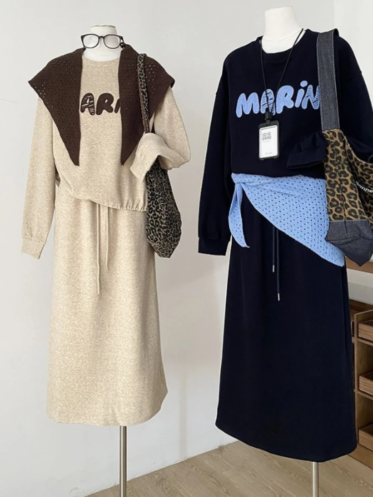 

Autumn and winter new Korean style minimalist commuting letter printed round neck pullover+high waist slim fit skirt for women