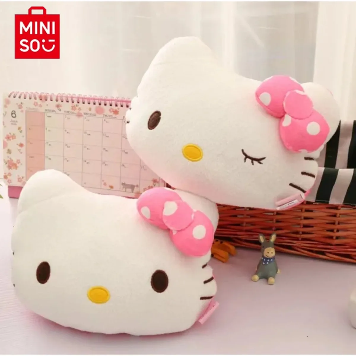 

MINISO Hello Kitty Cute Exquisite Trendy Plush Pillow Soft Cushion Car Headrest Neck Pillow Girlfriend Festival Birthday Gift