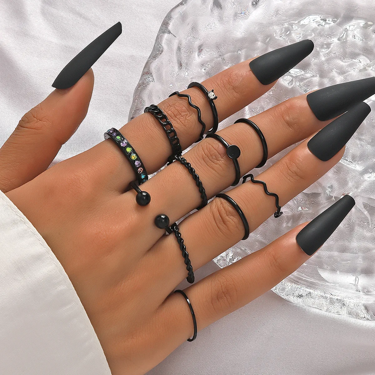 European and American cross-border jewelry serpentine love pattern hollow engraving various rings ring jewelry wholesale