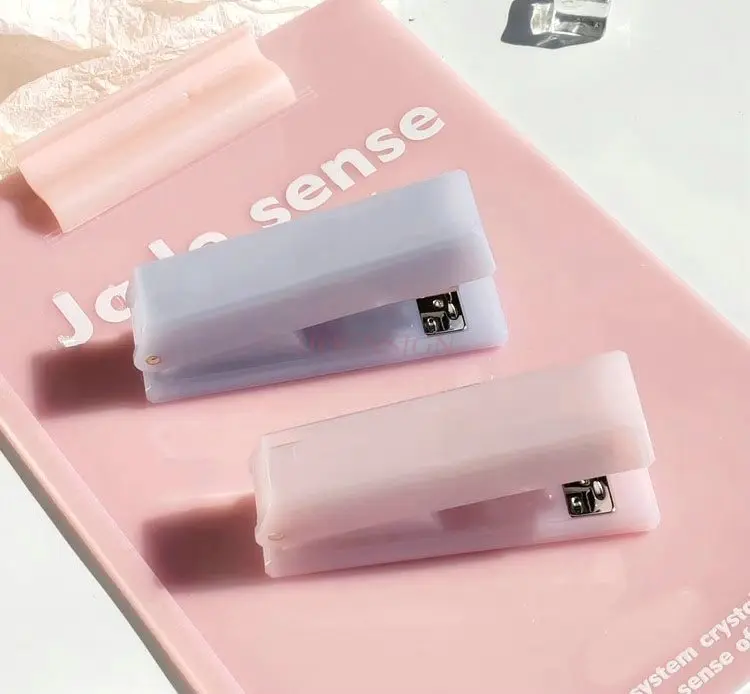 1pcs 스테이플러, 학생 사무실 문구, 휴대용 노동 절약 스테이플러, 다기능 휴대용 스테이플러