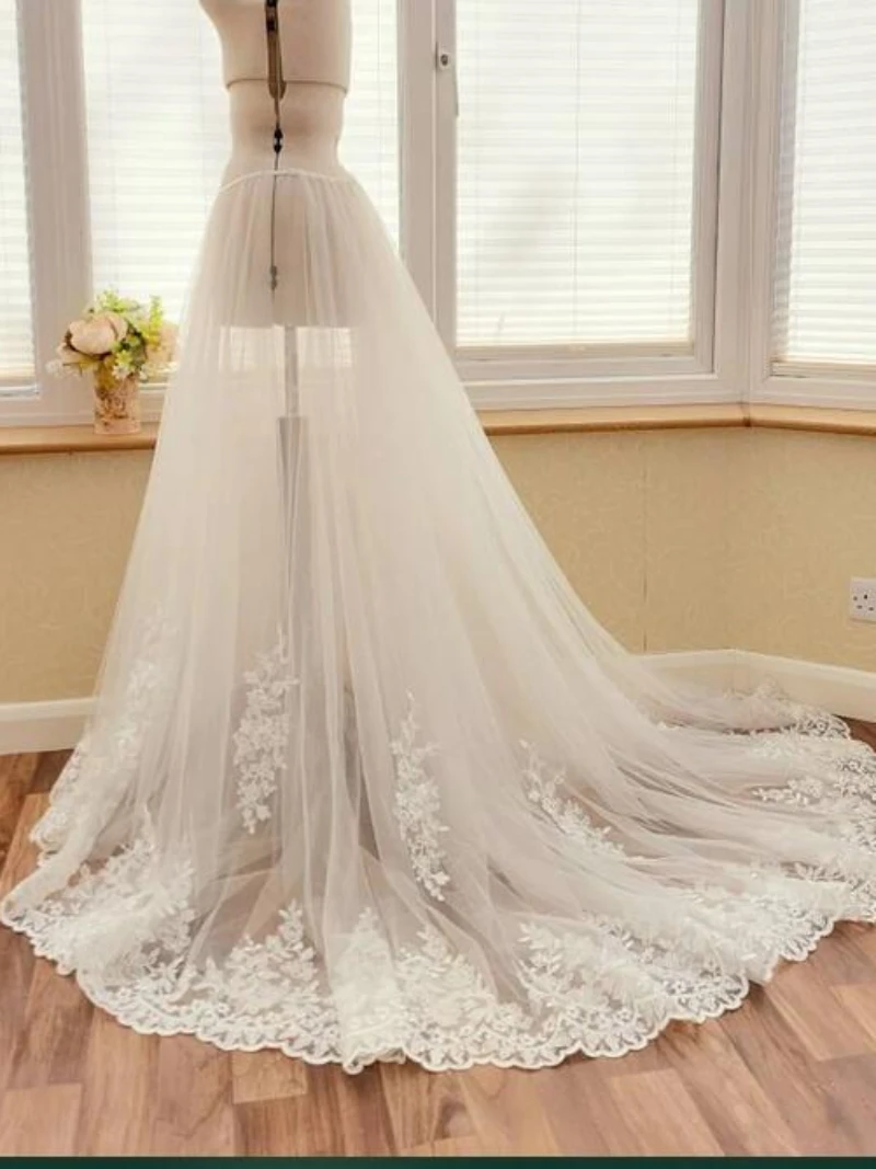 Hot new overlay staccabile da sposa, soprabito rimovibile, treno attaccato su misura, gonna staccabile con strascico in pizzo