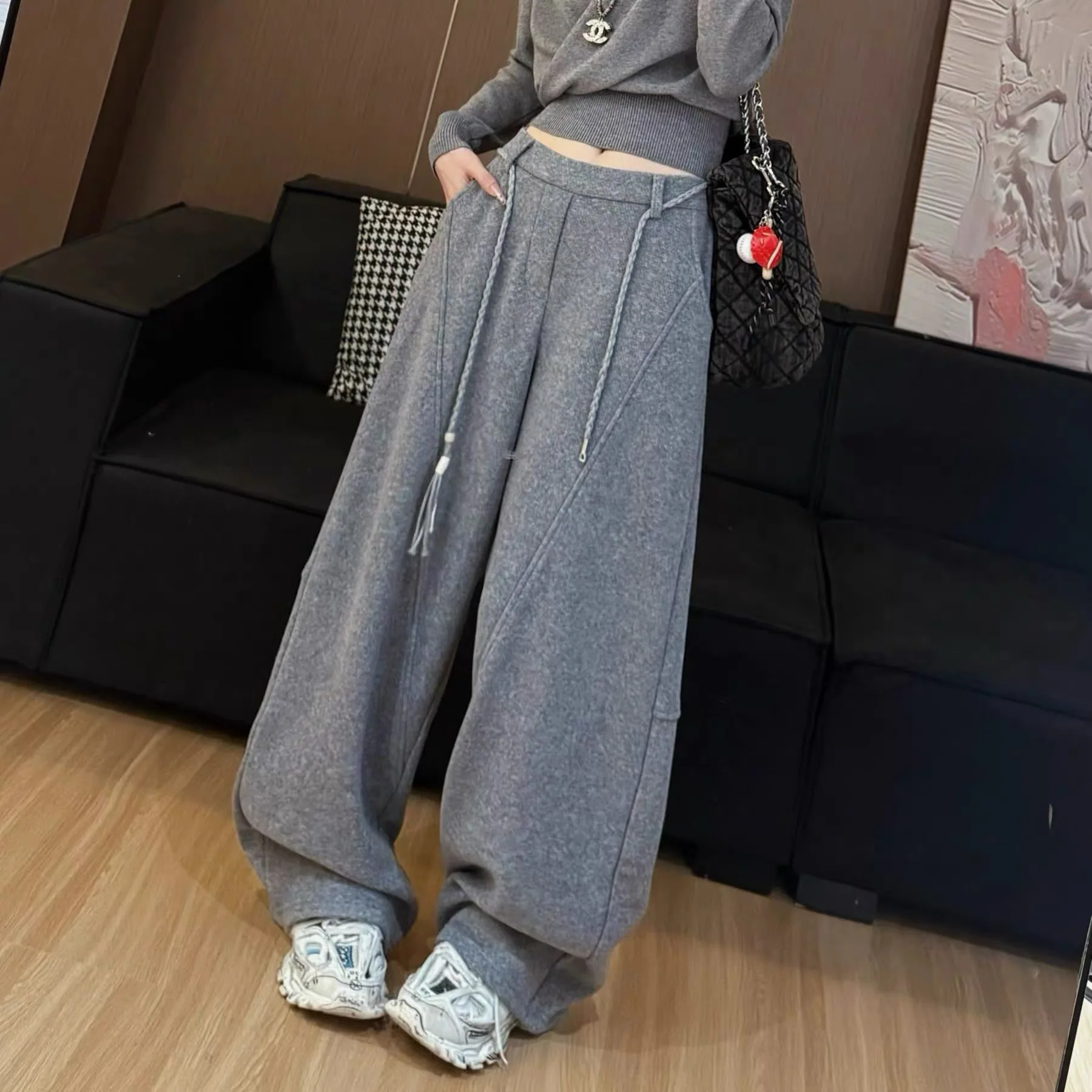 Spodnie damskie z wysokim stanem, ocieplane, codzienne, długie, dobrej jakości, modne, luźne, proste, z wykończeniem typu knife-cut.