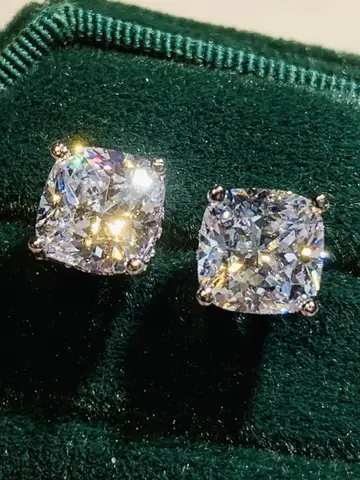 Huitan Women Crystal Cubic Zirconia Stud Earrings High-quality Fashion Versatile Female Everyday Earrings Temperament Jewelry