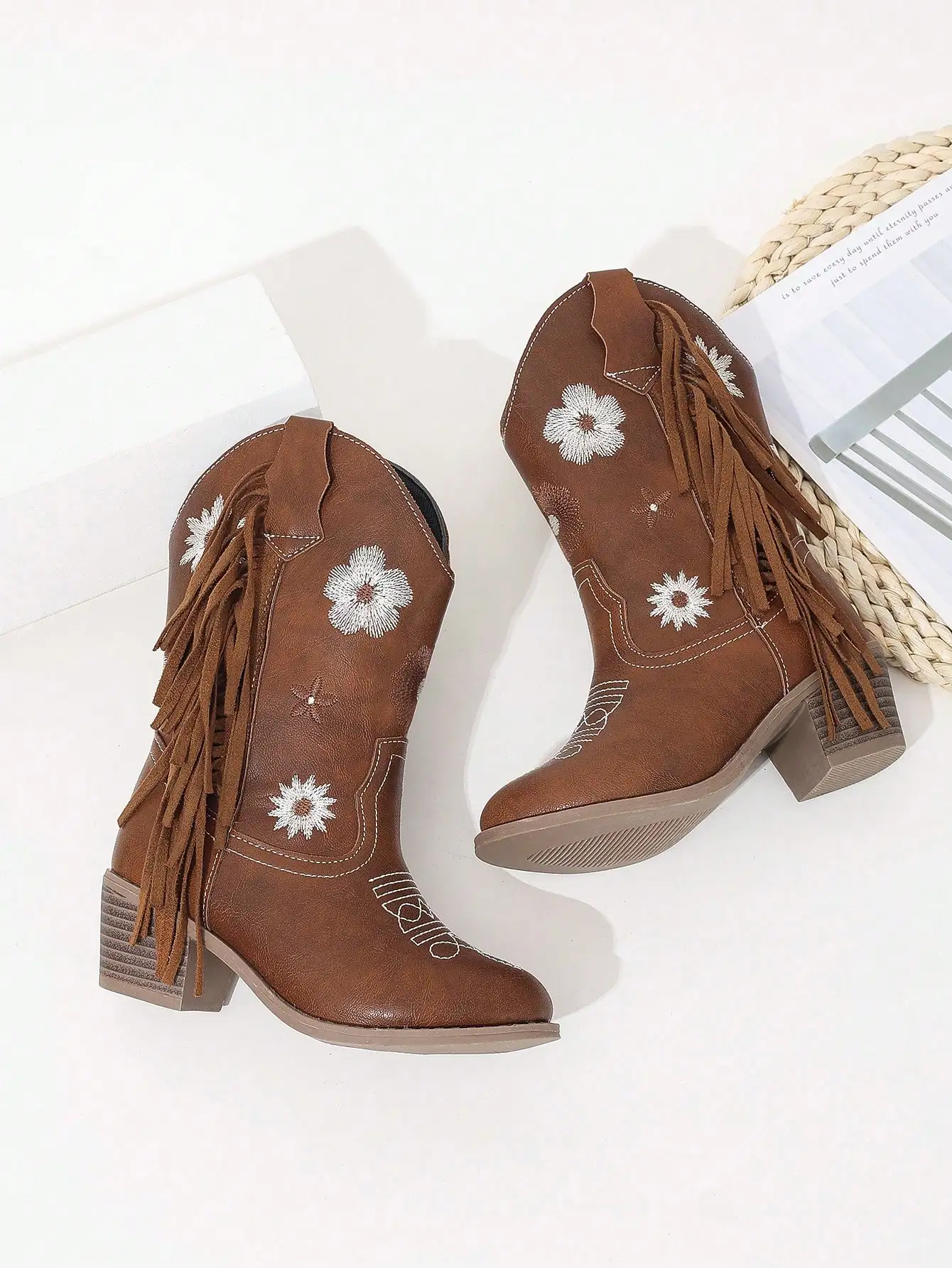 Brown Tassel Embroidered Boots with Random Irregular Flowers, Chunky Heels, Fashionable, Comfortable, Round-Toe, Elegant, Cute, Versatile, Holiday-Style, Riding Boots for Girls and Children